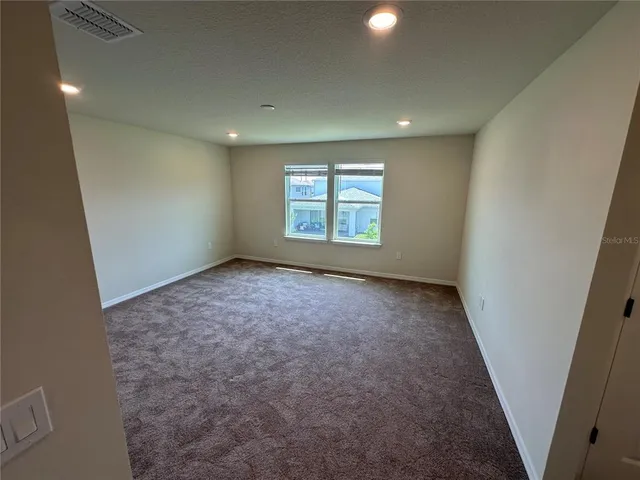 a view of a house with backyard