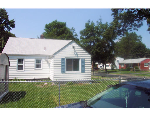 135 Merida Street Springfield, MA 01104 - Photo 3 of 5
