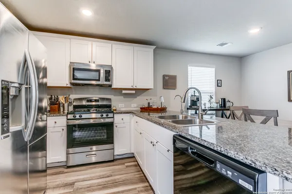 $1,975 | 8846 Barrow Path, Converse, TX 78109