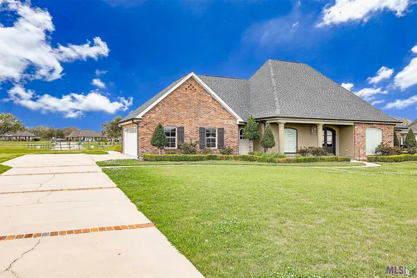 $429,000 | 214 Lake Decade Court, Houma, LA 70360