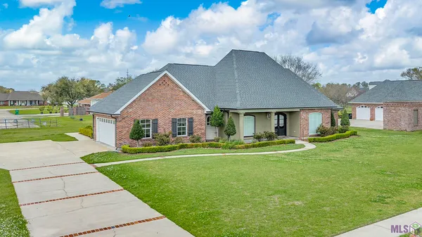 $429,000 | 214 Lake Decade Court, Houma, LA 70360