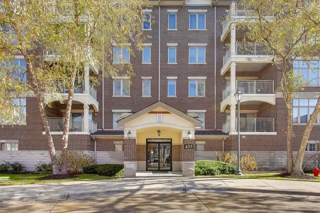 $399,000 | 425 Village Green South, Unit 213, Lincolnshire, IL 60069