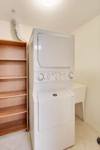 $399,000 | 425 Village Green South, Unit 213, Lincolnshire, IL 60069