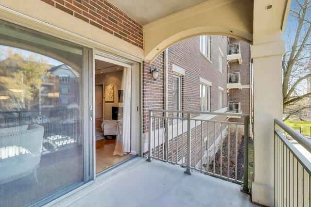 $399,000 | 425 Village Green South, Unit 213, Lincolnshire, IL 60069