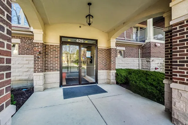 $399,000 | 425 Village Green South, Unit 213, Lincolnshire, IL 60069