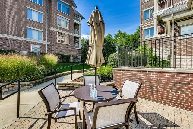 $399,000 | 425 Village Green South, Unit 213, Lincolnshire, IL 60069