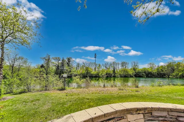 $399,000 | 425 Village Green South, Unit 213, Lincolnshire, IL 60069