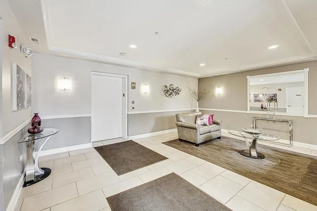 $399,000 | 425 Village Green South, Unit 213, Lincolnshire, IL 60069