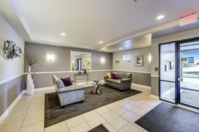 $399,000 | 425 Village Green South, Unit 213, Lincolnshire, IL 60069