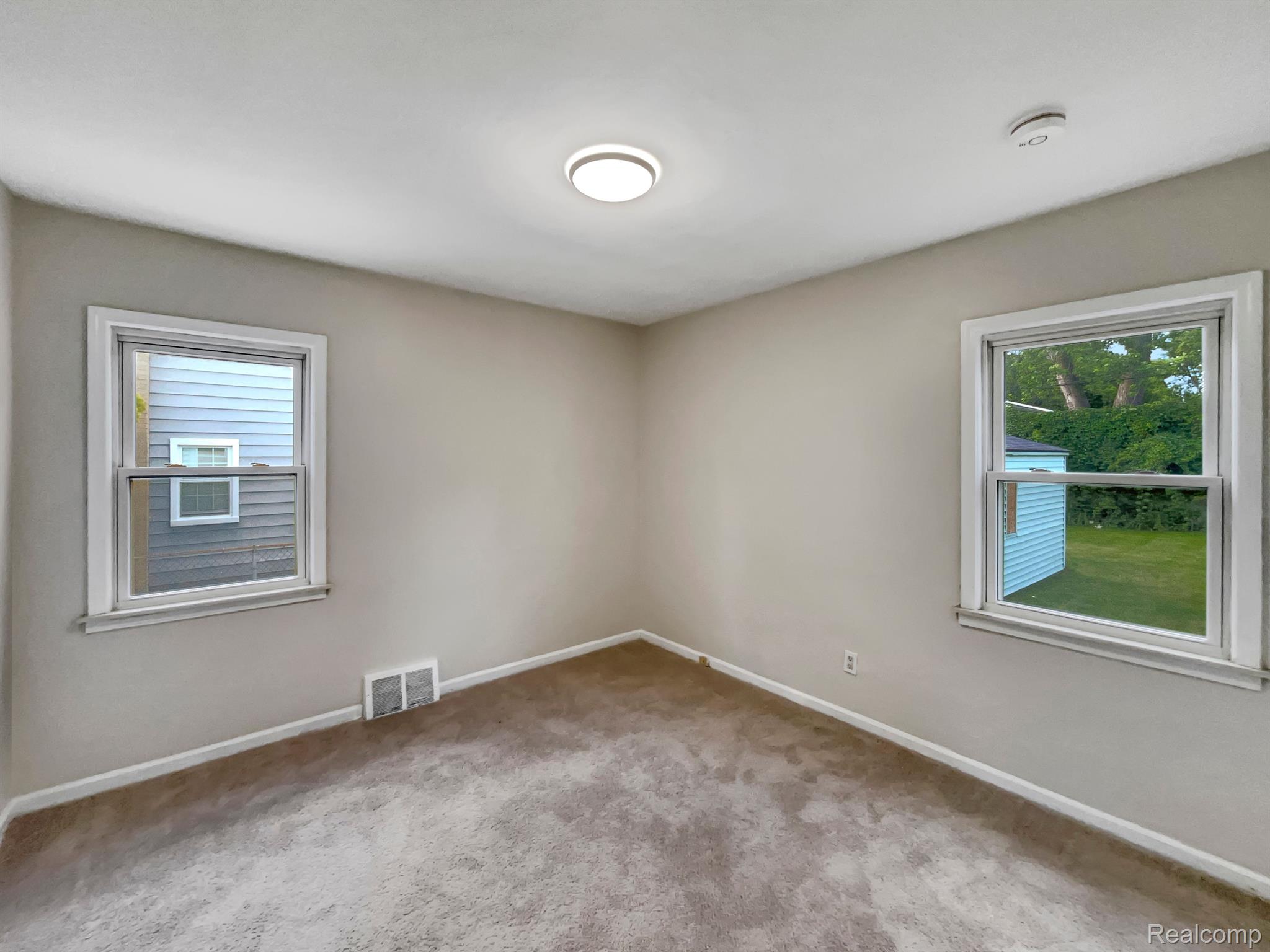 2129 Rosemont Road Berkley, MI 48072 - Photo 5 of 17