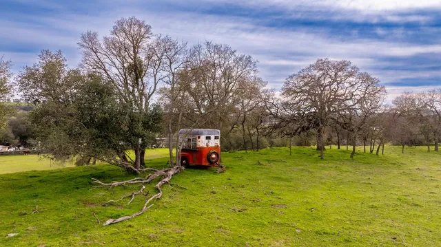 a view of a tennis court