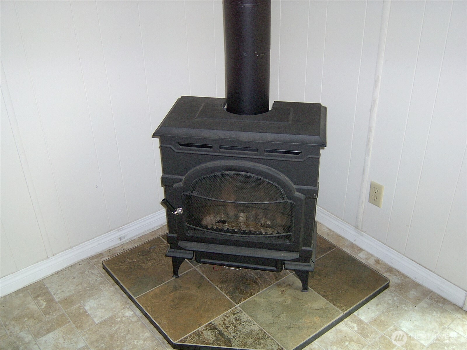 7992 Maple Point Drive Clinton, WA 98236 - Photo 11 of 25 Gallery Image 11