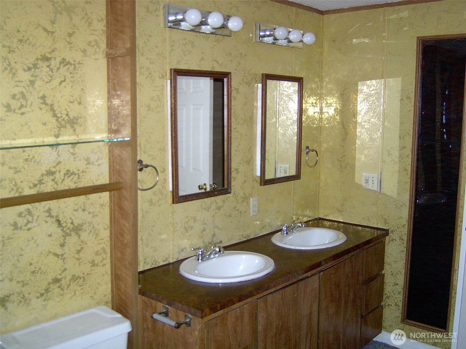 7992 Maple Point Drive Clinton, WA 98236 - Photo 13 of 25 Gallery Image 13