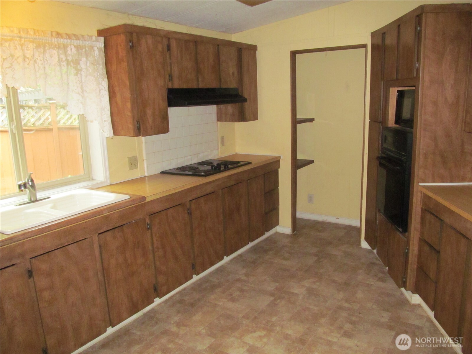 7992 Maple Point Drive Clinton, WA 98236 - Photo 8 of 25 Gallery Image 8