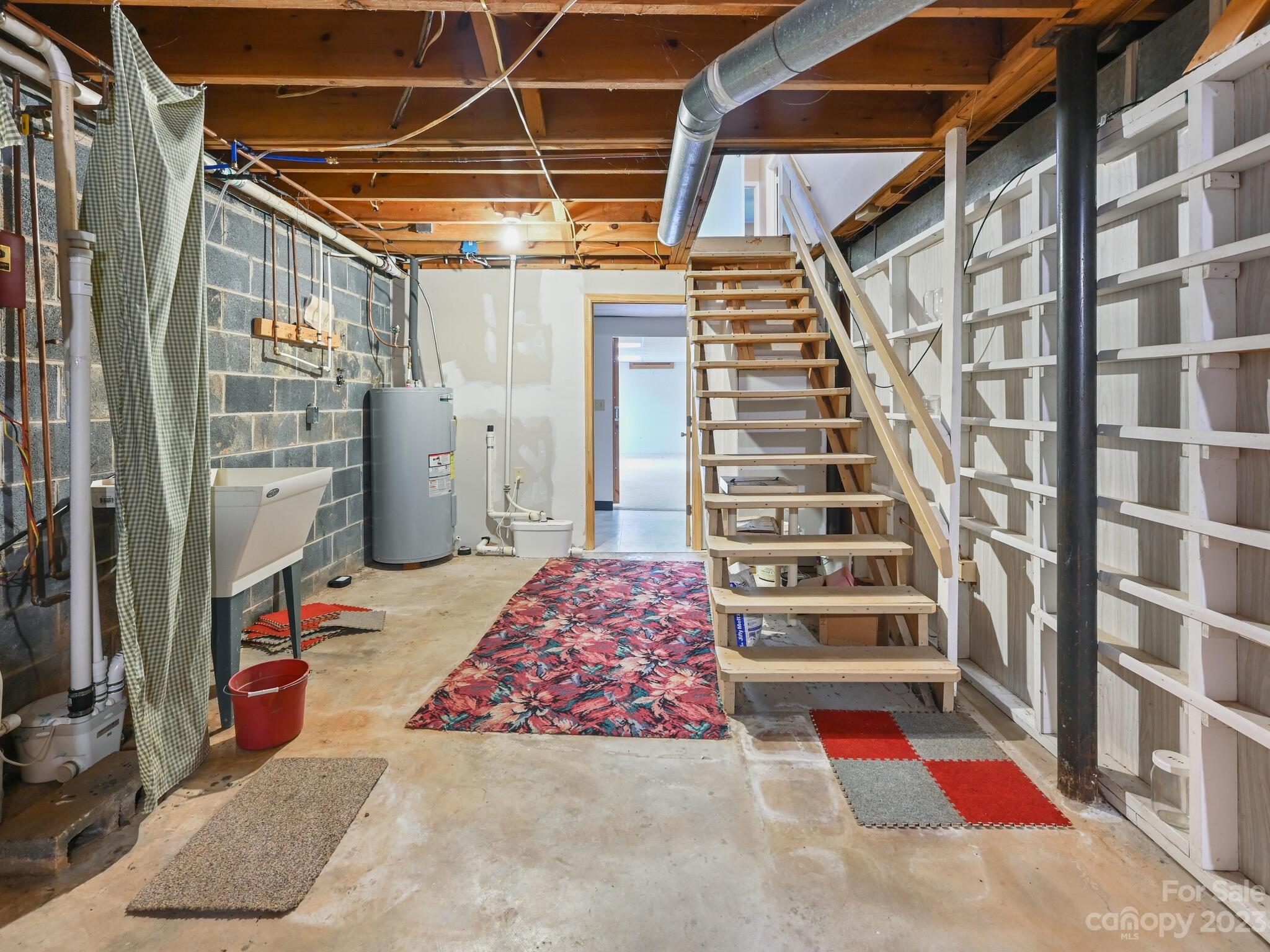 146 Old Road Marshall, NC 28753 - Photo 24 of 31 a view of entryway with a front door