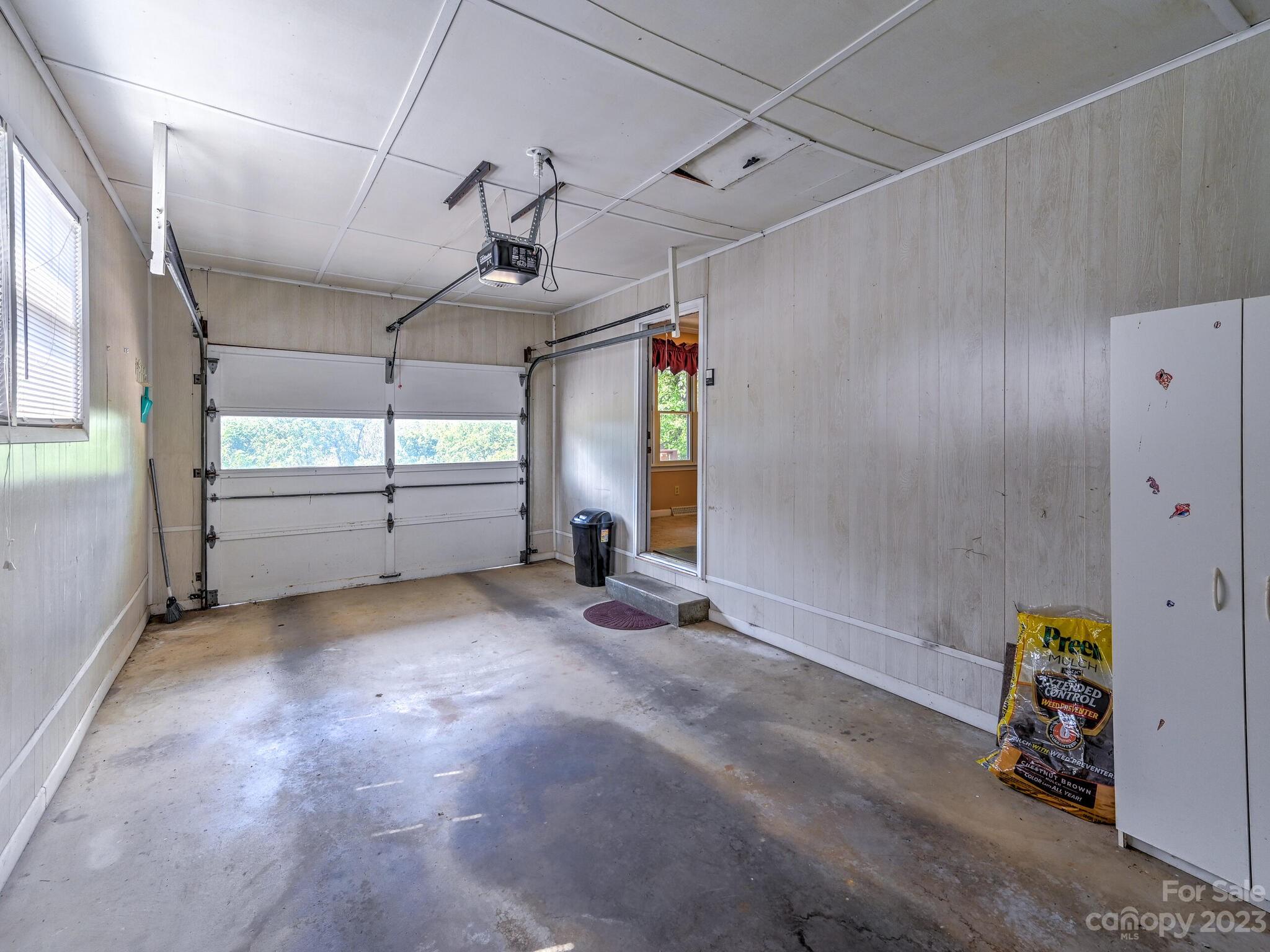 146 Old Road Marshall, NC 28753 - Photo 29 of 31 a view of a garage