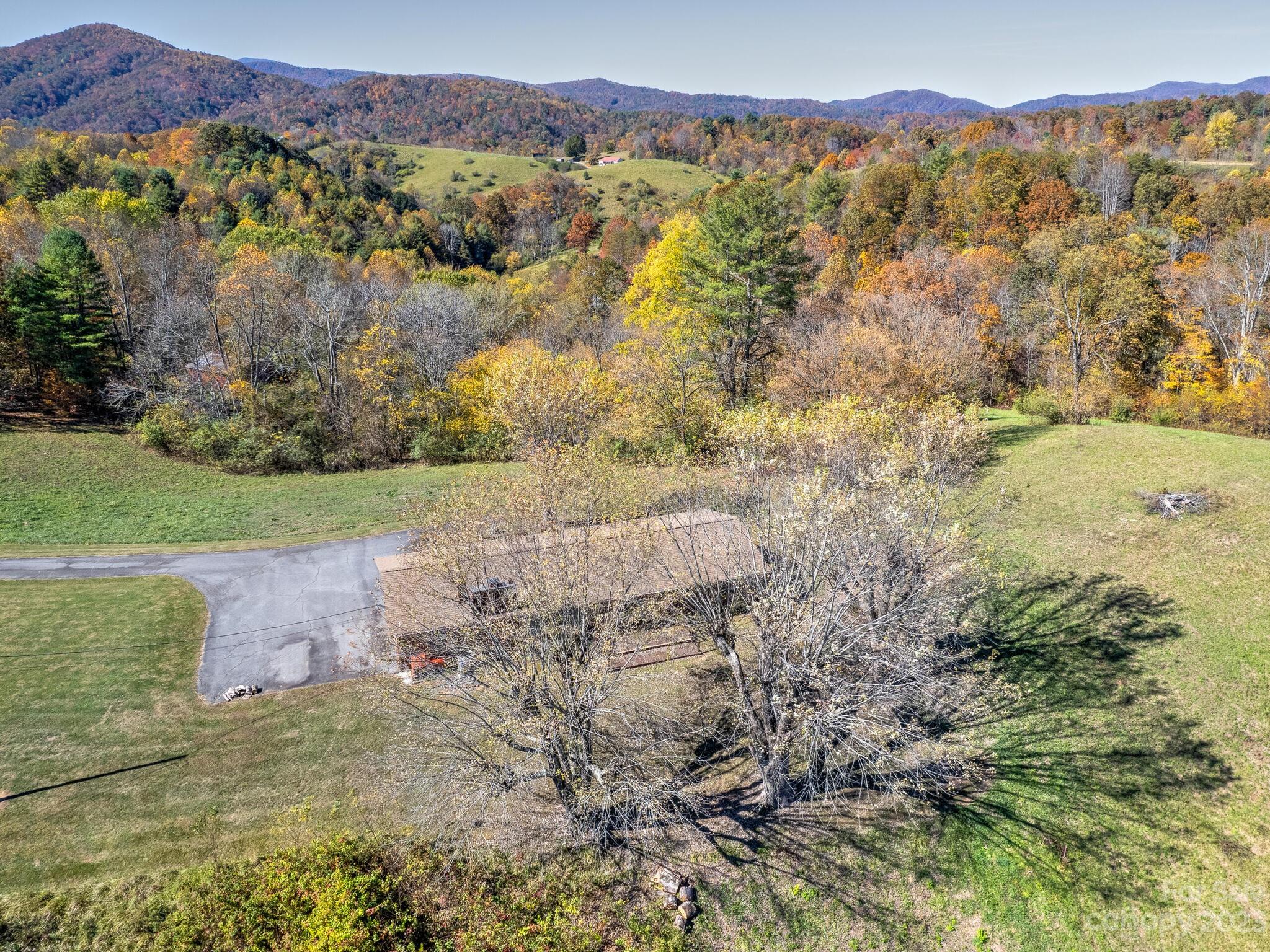146 Old Road Marshall, NC 28753 - Photo 31 of 31 a view of a city with mountain view