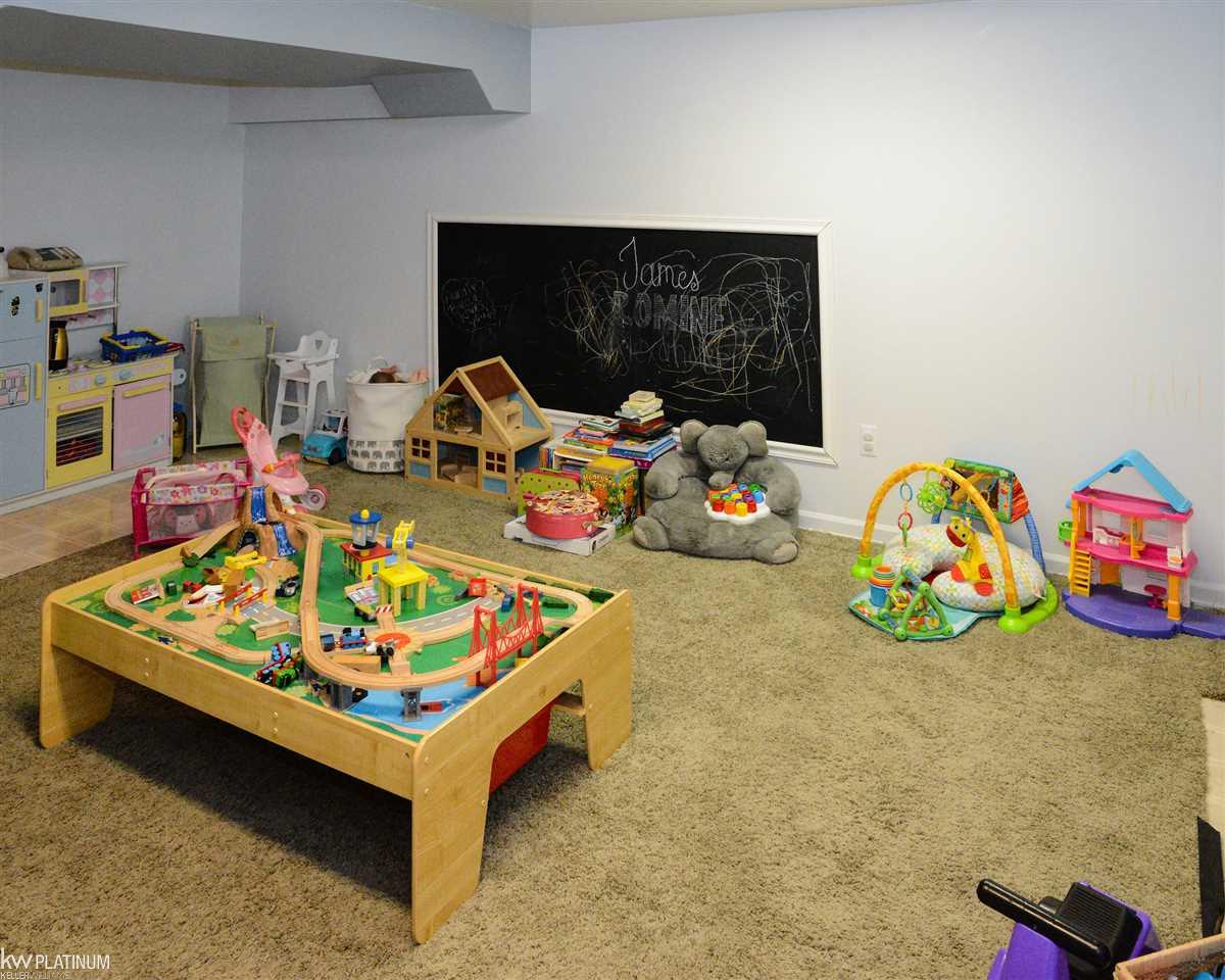 2650 Mohawk Lane Rochester, MI 48306 - Photo 26 of 35 31330648-25.JPG