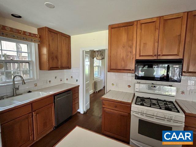 1618 Oxford Road Charlottesville, VA 22903 - Photo 13 of 36 Kitchen
