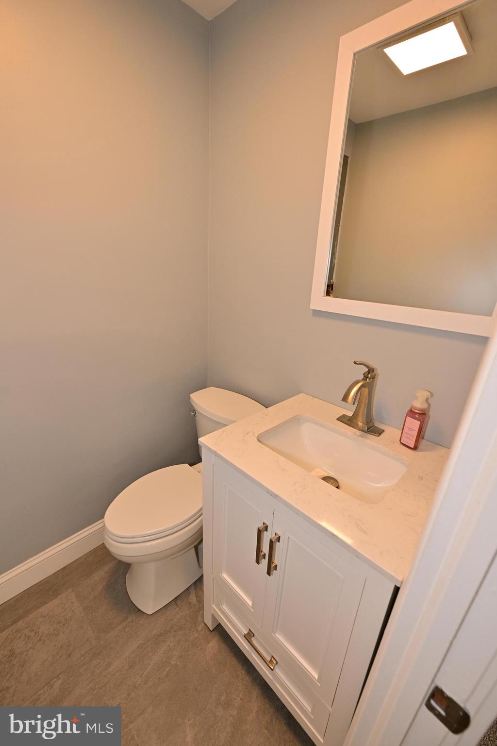 446 Twickenham Road Glenside, PA 19038 - Photo 34 of 38 Powder Room
