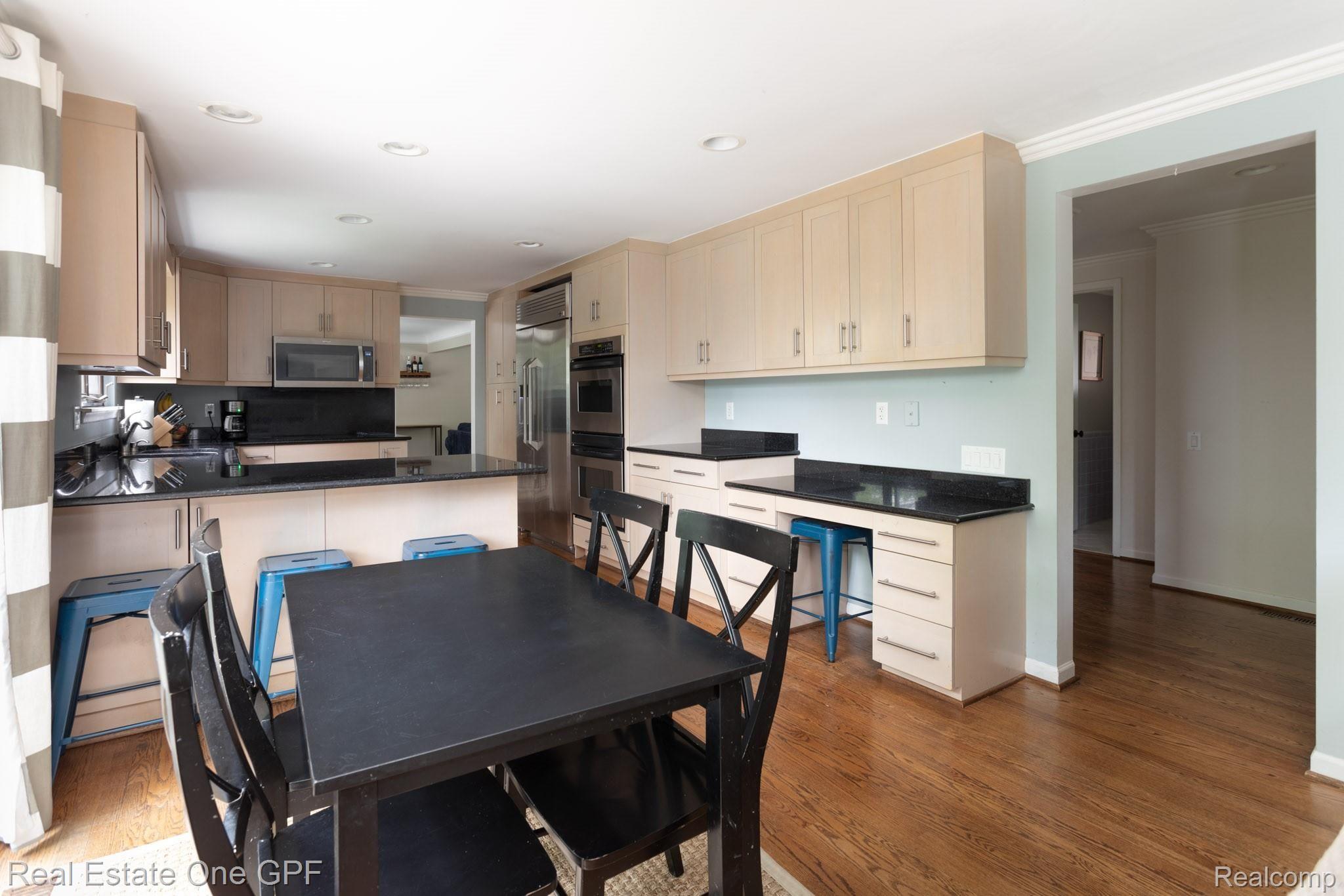 559 Cook Road Grosse Pointe, MI 48236 - Photo 11 of 47 20.jpg