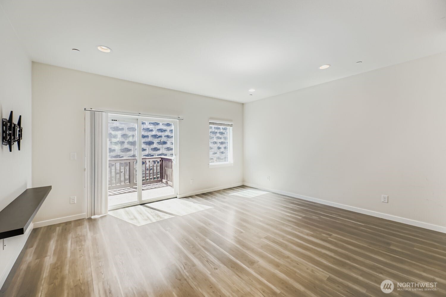 15720 Meadow Road, Unit A6 Lynnwood, WA 98087 - Photo 4 of 30