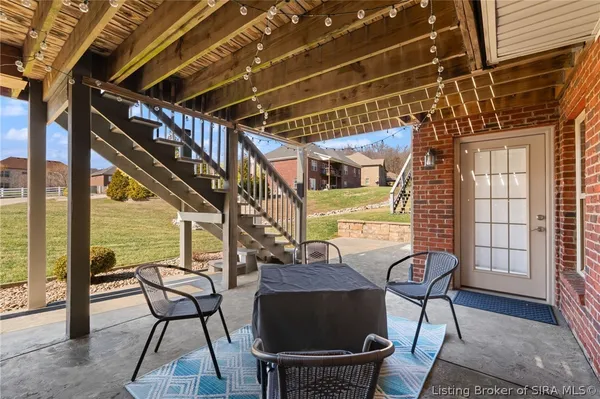 $549,000 | 512 Autumn Grove Circle, New Albany, IN 47150