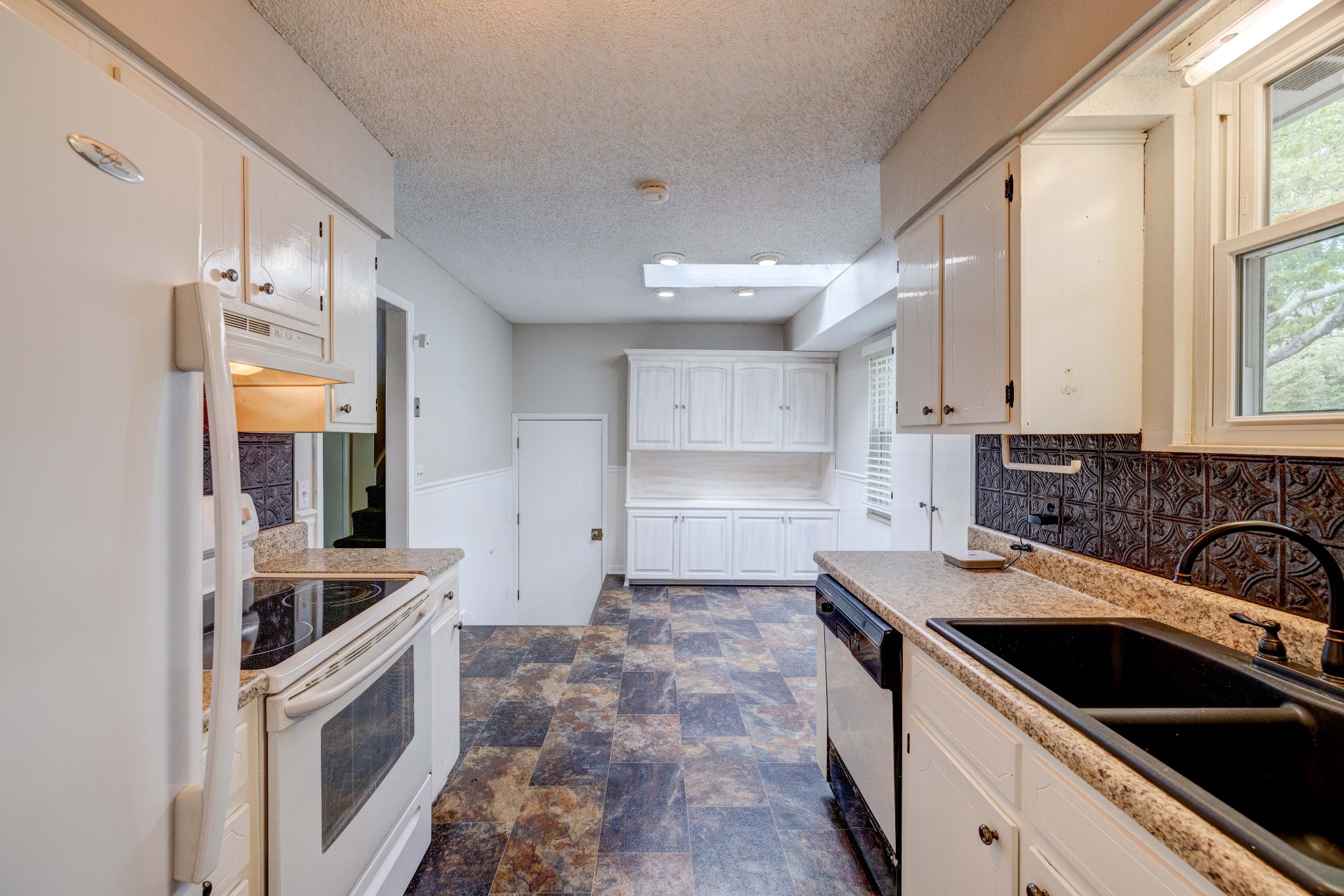 3312 Country Way Road Antioch, TN 37013 - Photo 10 of 35 a kitchen that has a sink and a stove