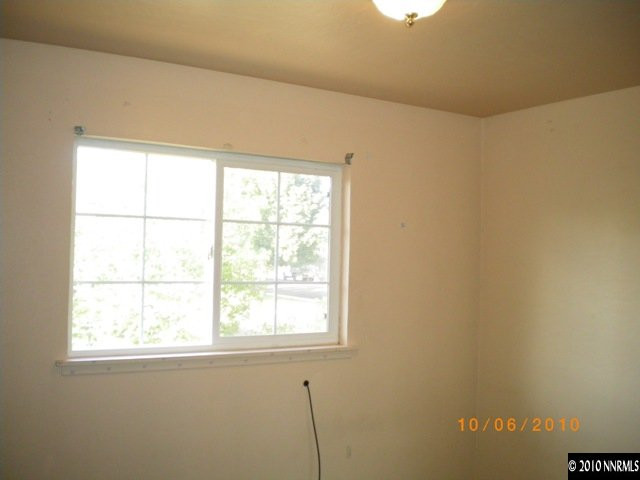 1701 Radcliffe Drive Reno, NV 89502 - Photo 5 of 7 a view of a window in a room