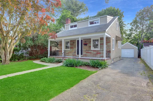 a view of a yard in front of a house