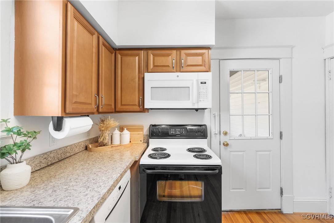 1712 Seddon Road Richmond, VA 23227 - Photo 11 of 29 Kitchen featuring white appliances, light countert