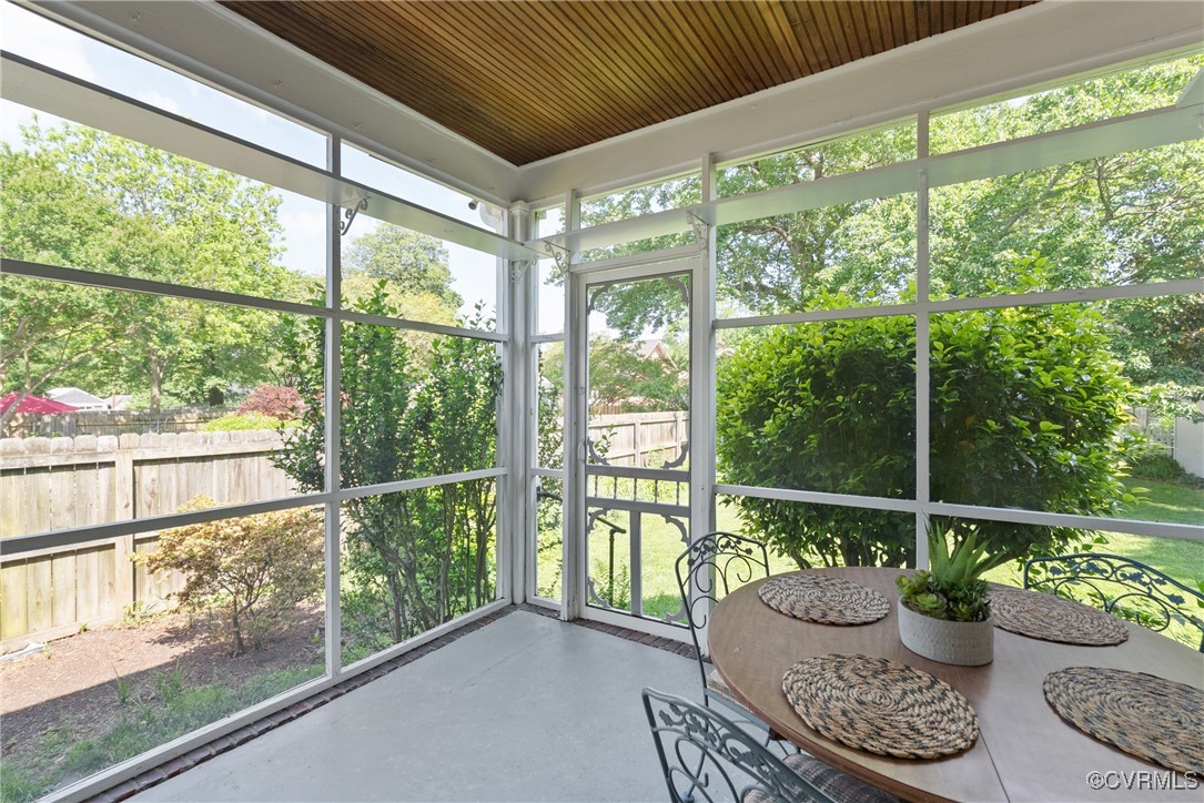 1712 Seddon Road Richmond, VA 23227 - Photo 22 of 29 View of sunroom / solarium