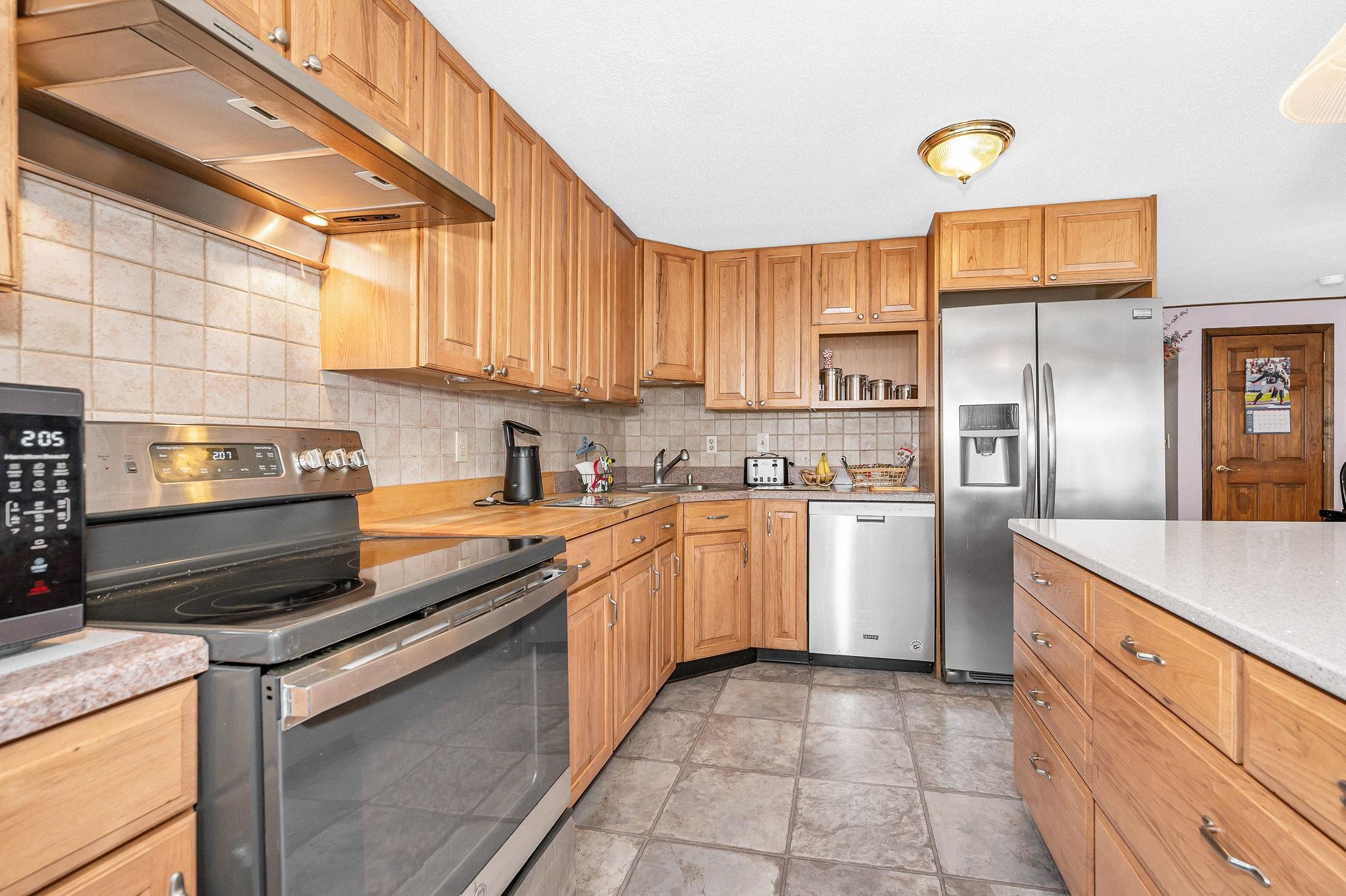 5 Axle Tree Road, Unit 5 Merrimack, NH 03054 - Photo 2 of 31