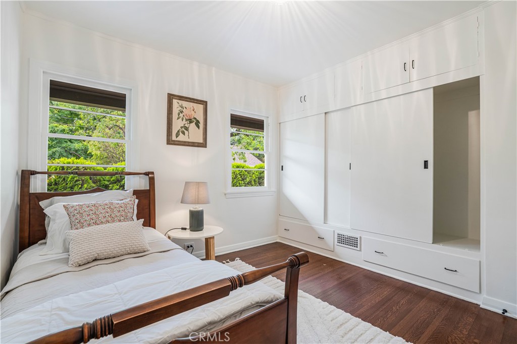 3500 Grayburn Road Pasadena, CA 91107 - Photo 33 of 60 a bedroom with a bed and a window