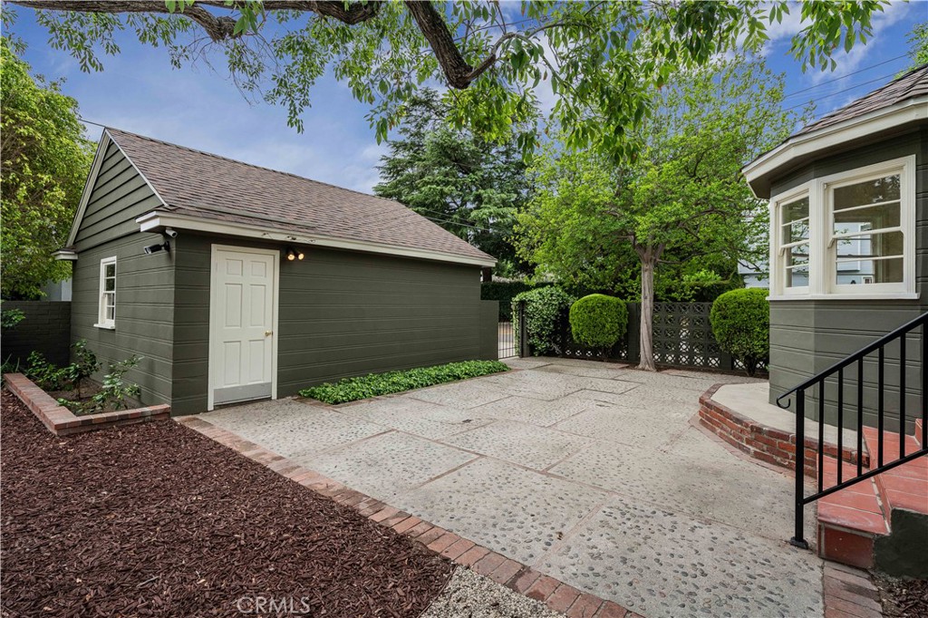 3500 Grayburn Road Pasadena, CA 91107 - Photo 47 of 60 a front view of a house with garden