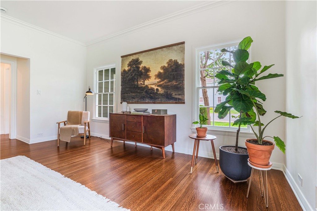 3500 Grayburn Road Pasadena, CA 91107 - Photo 10 of 60 a living room with furniture and a potted plant