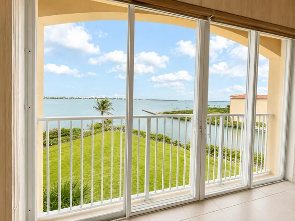 $2,900 | 4 Harbour Isle Drive East, Unit PH4, Fort Pierce, FL 34949
