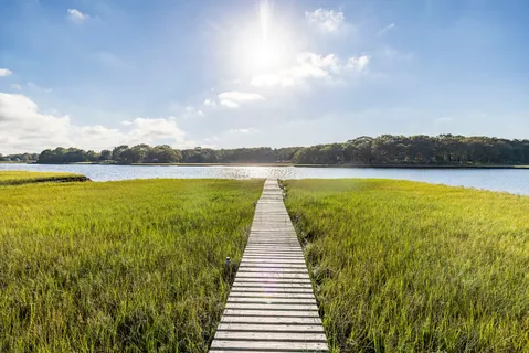$2,195,000 | 100 Gerard Drive, East Hampton, NY 11937