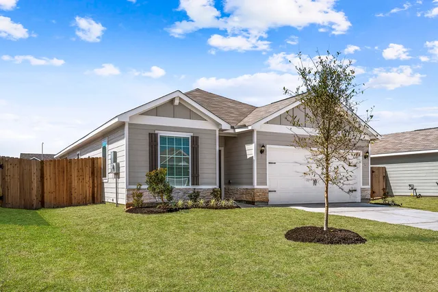 $273,900 | 335 Kingston Way, Waller, TX 77484