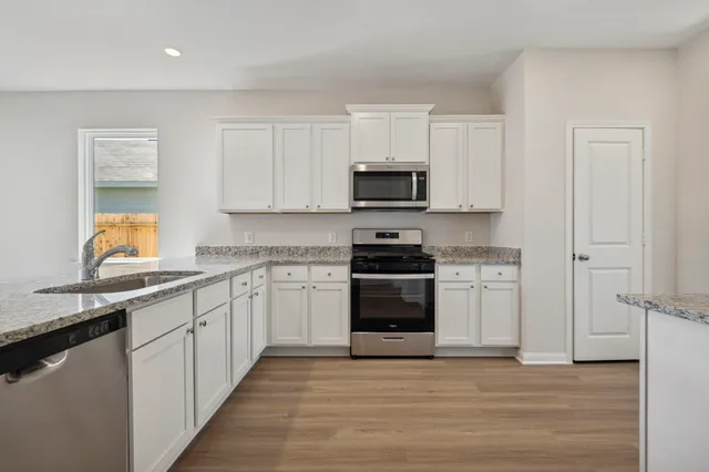 $273,900 | 335 Kingston Way, Waller, TX 77484