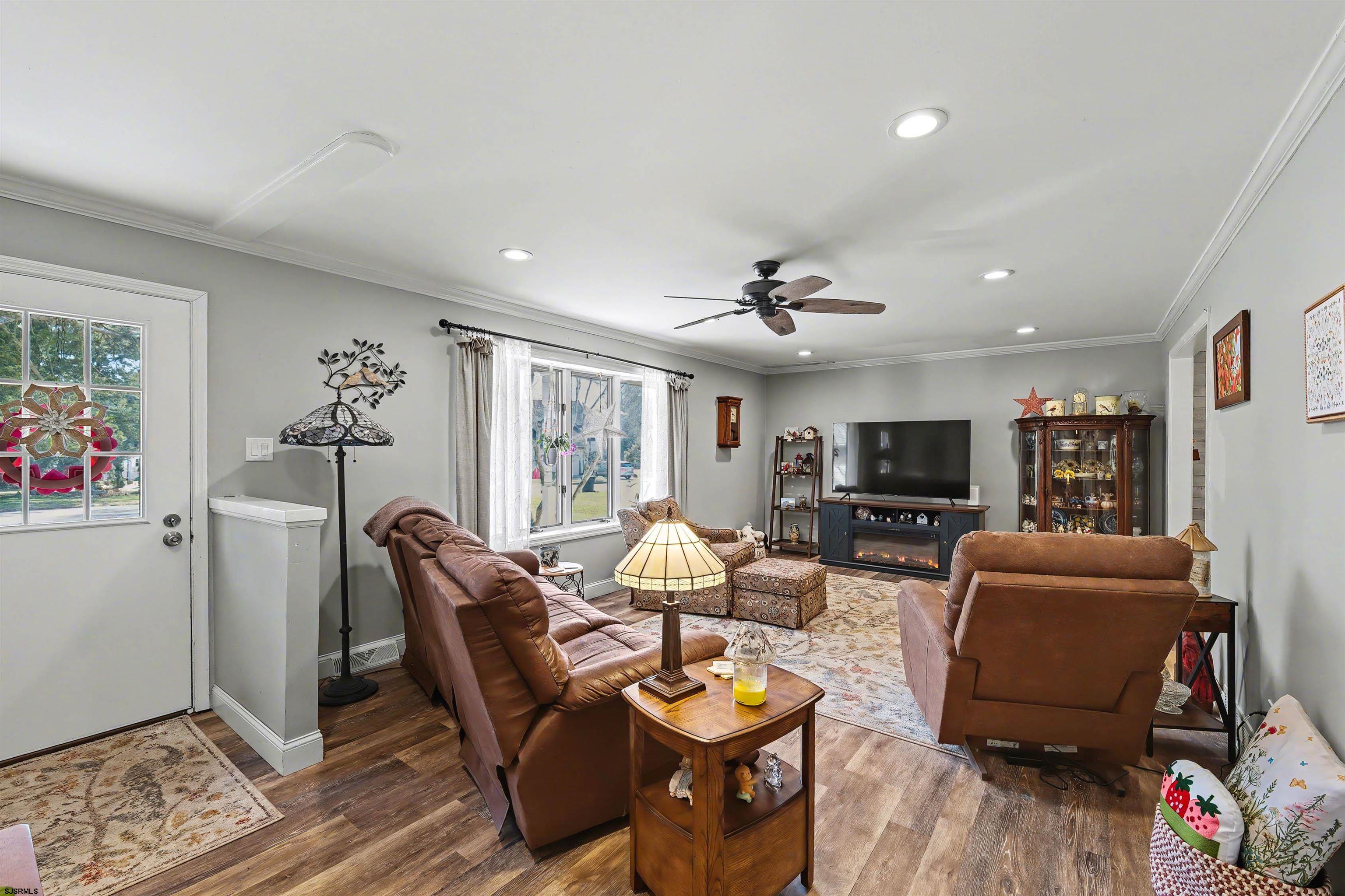 655 Weilers Lane Absecon, NJ 08201 - Photo 3 of 31 a living room with furniture and a flat screen tv