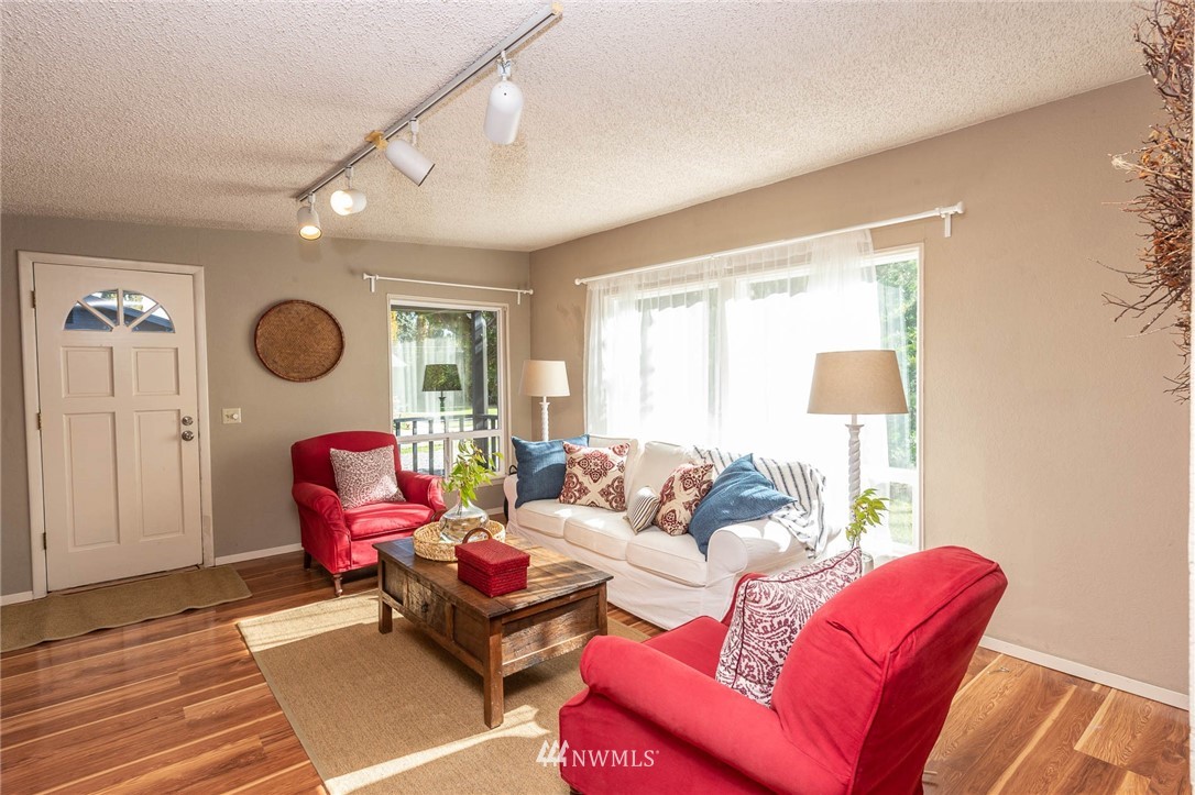 10410 Southwest Bank Road Vashon, WA 98070 - Photo 12 of 21 Gallery Image 12