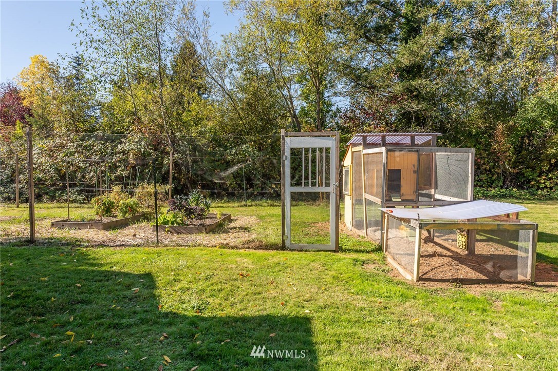 10410 Southwest Bank Road Vashon, WA 98070 - Photo 17 of 21 Gallery Image 17