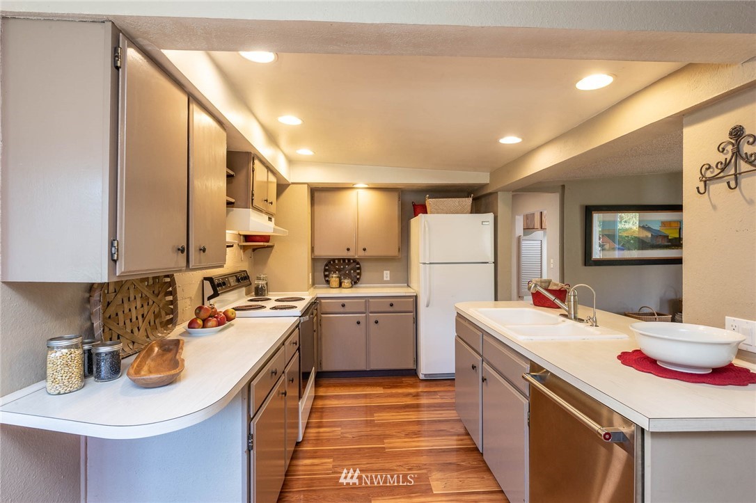 10410 Southwest Bank Road Vashon, WA 98070 - Photo 3 of 21 Gallery Image 3