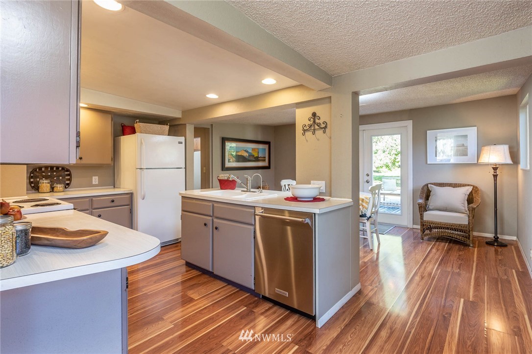 10410 Southwest Bank Road Vashon, WA 98070 - Photo 4 of 21 Gallery Image 4