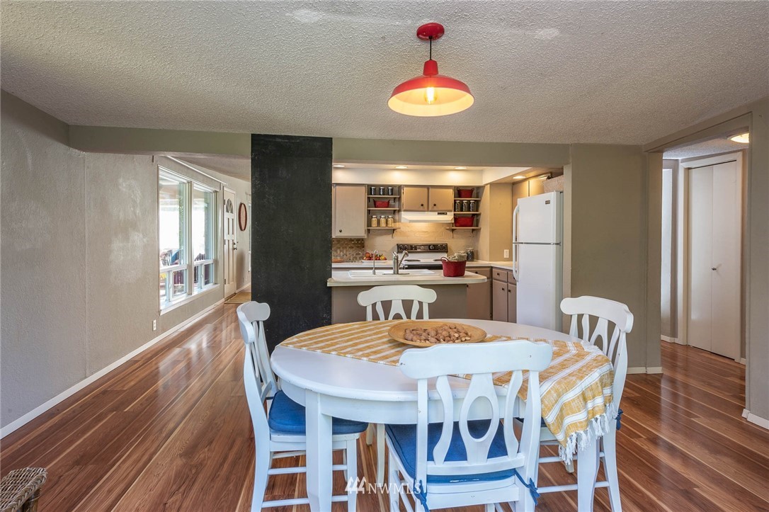 10410 Southwest Bank Road Vashon, WA 98070 - Photo 6 of 21 Gallery Image 6
