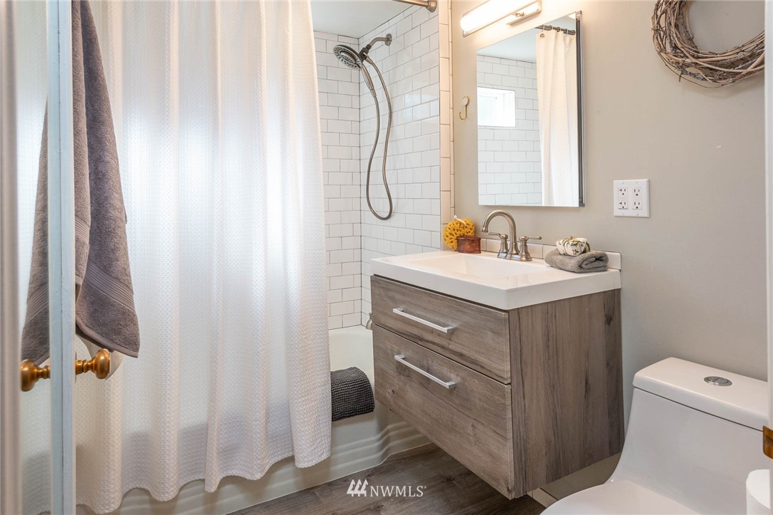 10410 Southwest Bank Road Vashon, WA 98070 - Photo 10 of 21 Gallery Image 10