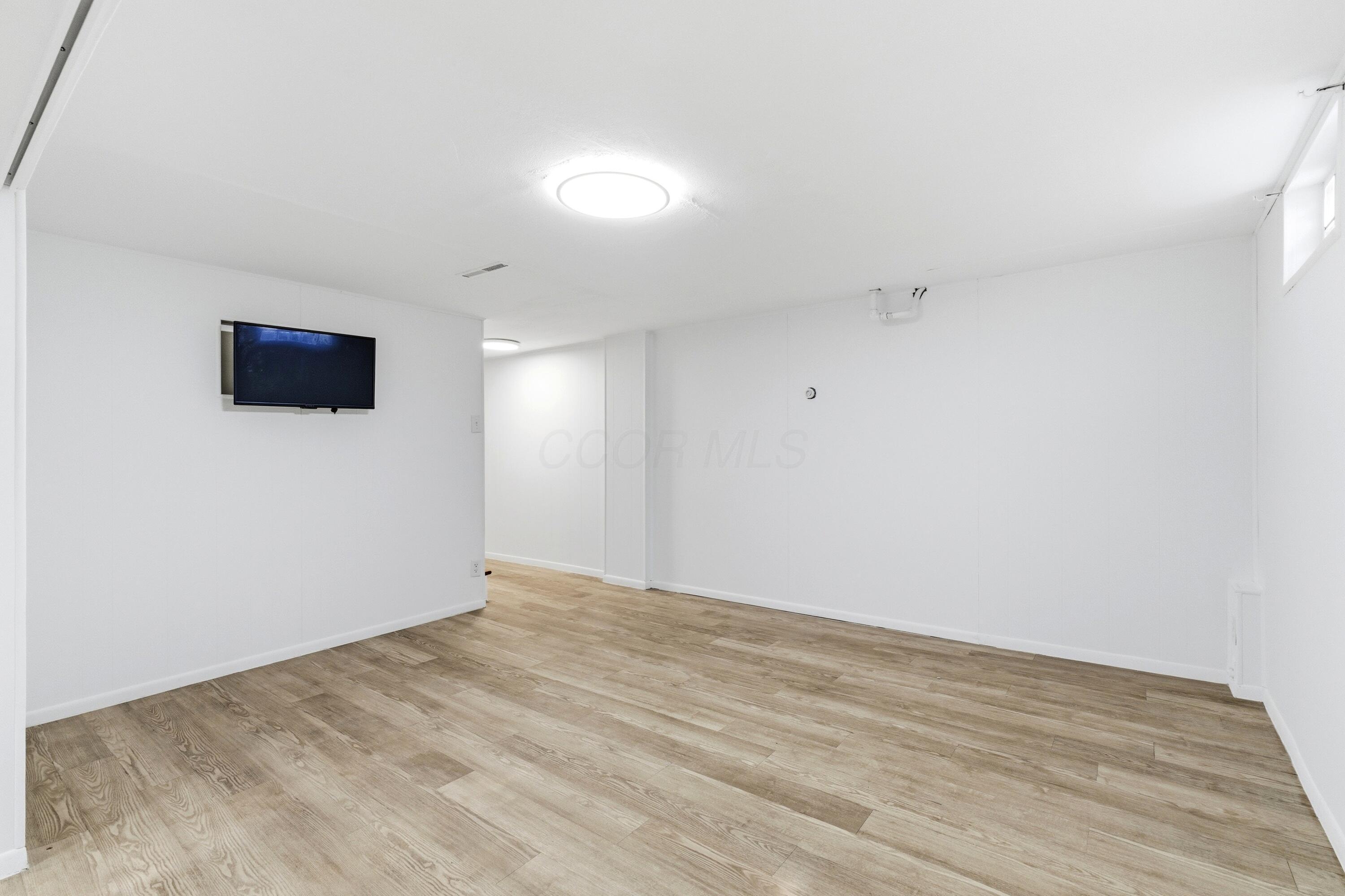 925 Farnham Road Columbus, OH 43220 - Photo 39 of 51 Finished Basement