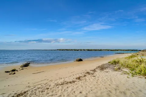 $960,000 | 3 Jefferson Avenue, Hampton Bays, NY 11946