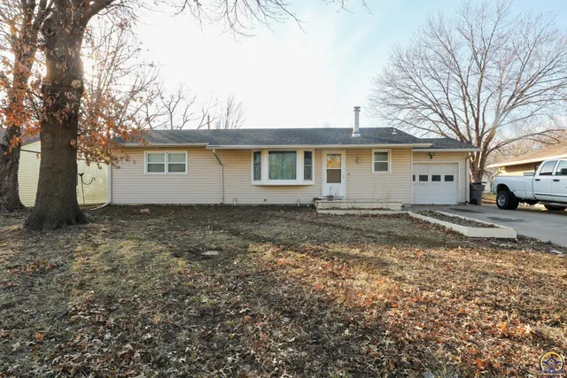 $209,000 | 919 Henry Street, Emporia, KS 66801